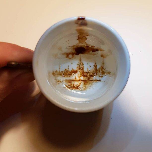 Шедевры из кофе: мужчина создаёт красоту из сублимированного кофе