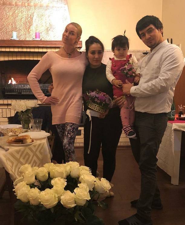 Домработница Анастасии Волочковой быстренько родила в перерыве между домашними делами