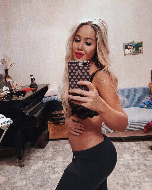 Экс-участница "Дом-2" Мария Кохно перестала скрывать беременность