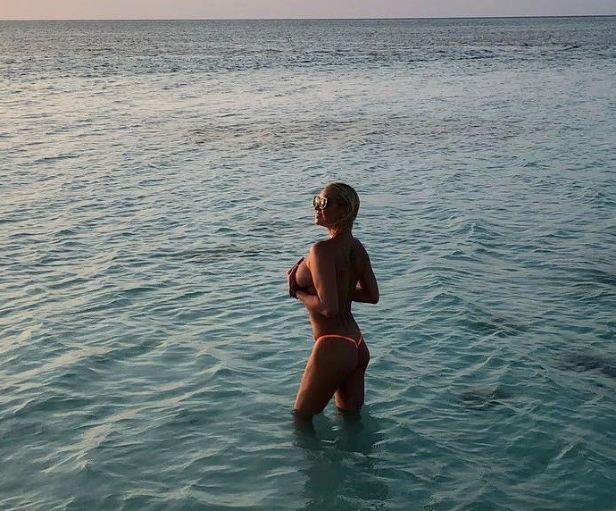 Голая Анастасия Волочкова в сугробе собрала больше просмотров, чем голая на пляже