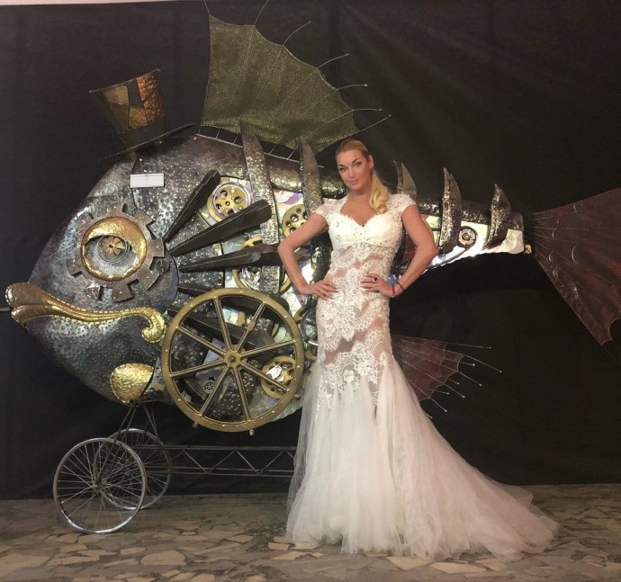 Анастасия Волочкова срочно ищет жениха и свадебное платье