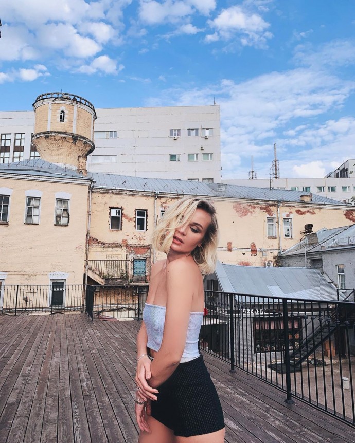 Полина Гагарина и Глюкоза прогулялись по крышам московских домов