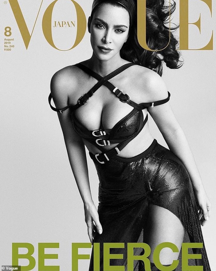 Ким Кардашьян в платье для садо-мазо утех за 1 млн рублей украсила обложку Vogue