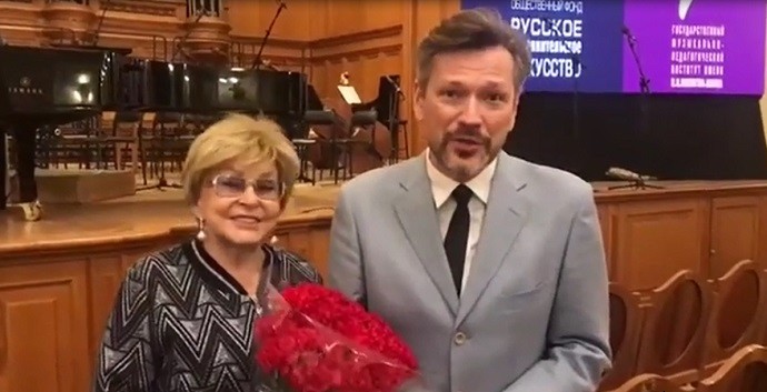 Ангелина Вовок выходит замуж за импозантного 50-и летнего холостяка 