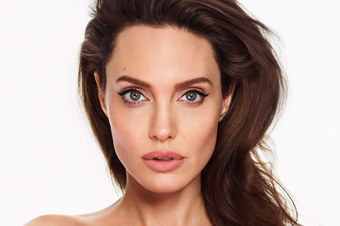 Анджелина Джоли не может устроить личную жизнь из-за Брэда Питта
