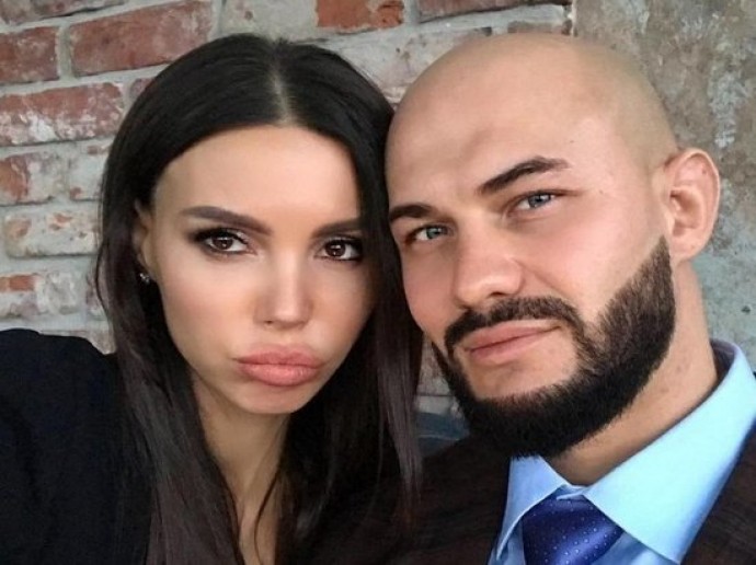 Известная продюсер заявила, что, пытаясь развестись, Оксана Самойлова и Джиган на самом деле разводят всех