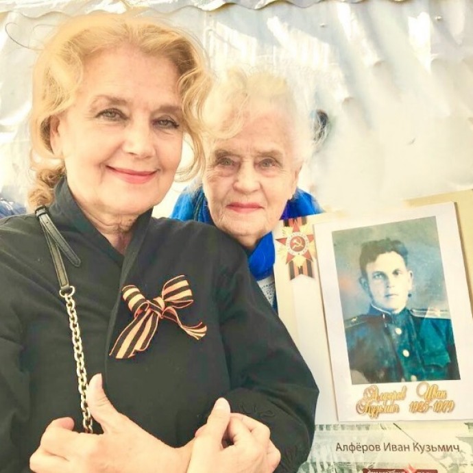 Ирина Алферова высмеяла подарок соцработников для своей мамы-ветерана 