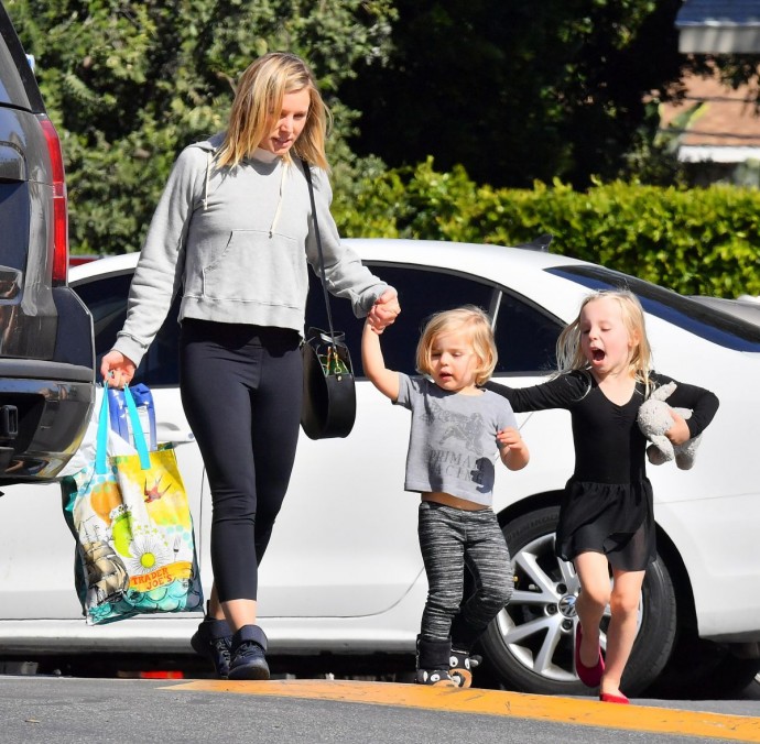 Кристен Белл раскритиковали за признание в том, что её пятилетняя дочь до сих пор носит памперсы