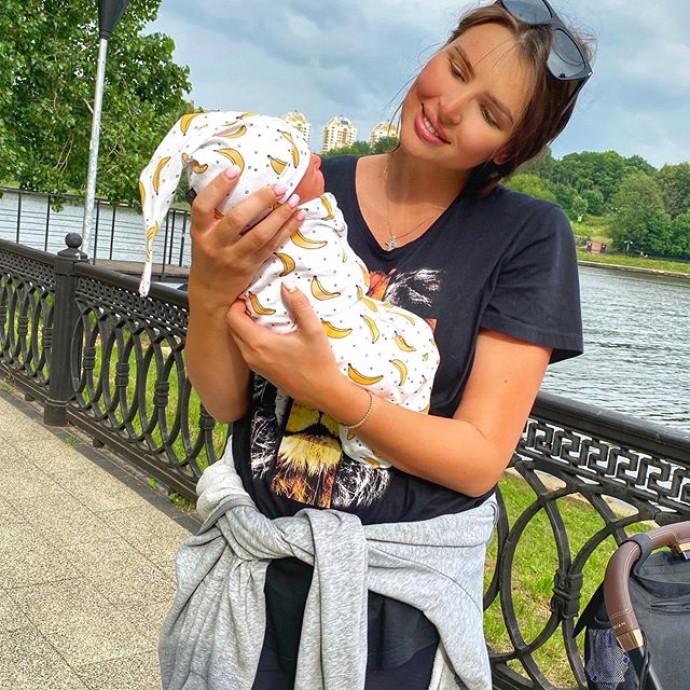 Элла Суханова объяснила, как кормит новорожденную дочь силиконовой грудью