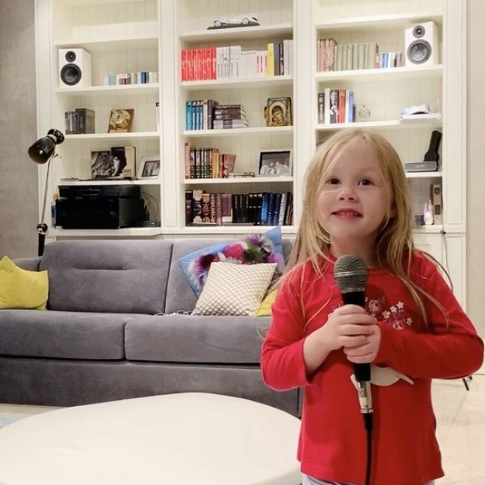 5-летняя дочь Игоря Николаева сочинила свою первую песню