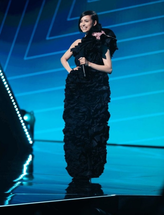 Дженнифер Лопес выбрала короткое платье-"конфетку" для похода на премию