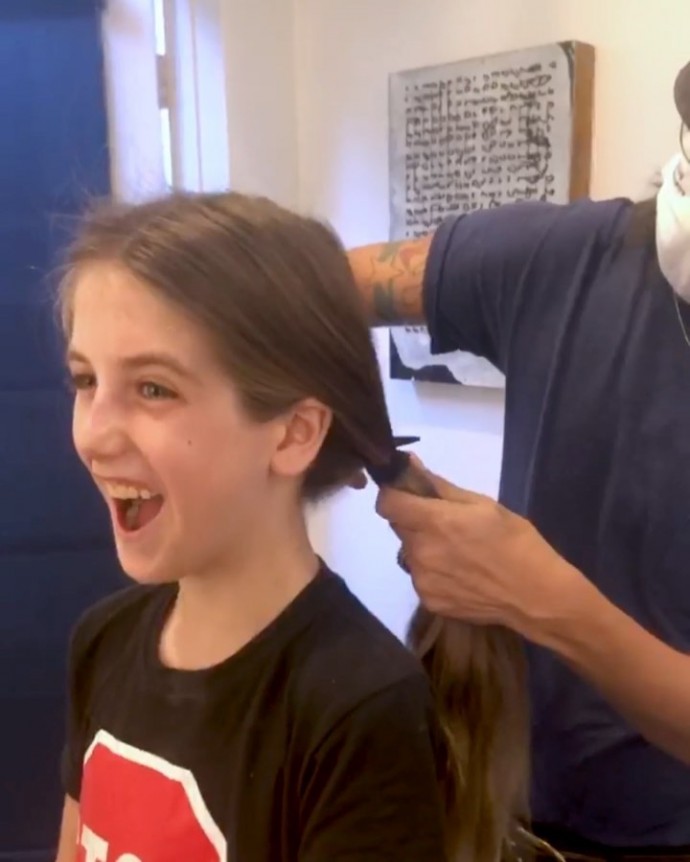 9-летний сын Алисии Сильверстоун избавился от длинных волос после издевательств