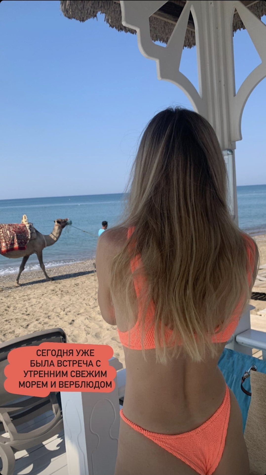 На отдыхе в Турции Вера Брежнева в купальнике сделала фото своей груди крупным планом