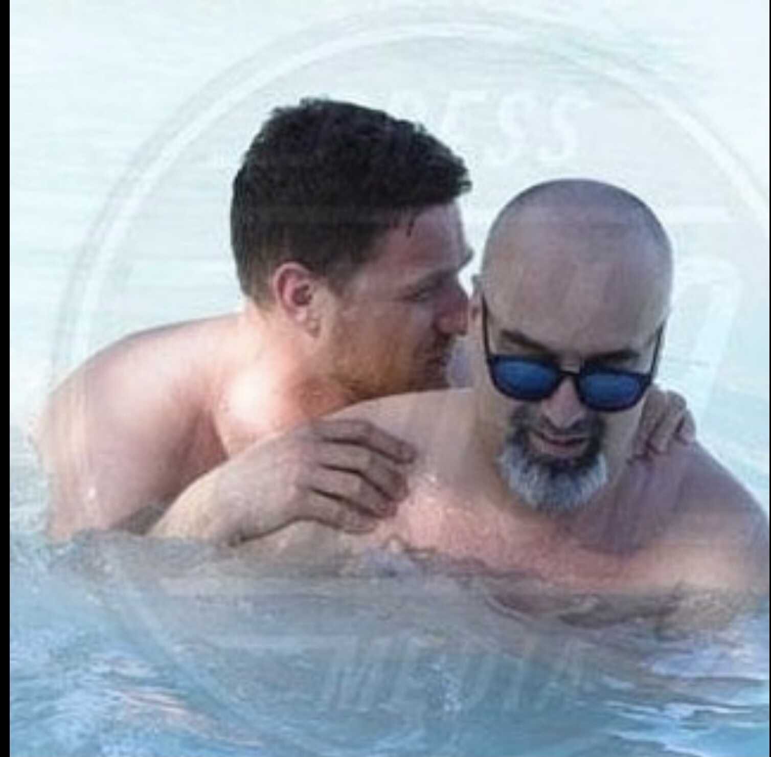 Молодой муж Марины Федункив оказался геем. Фото резвящихся в бассейне голубят