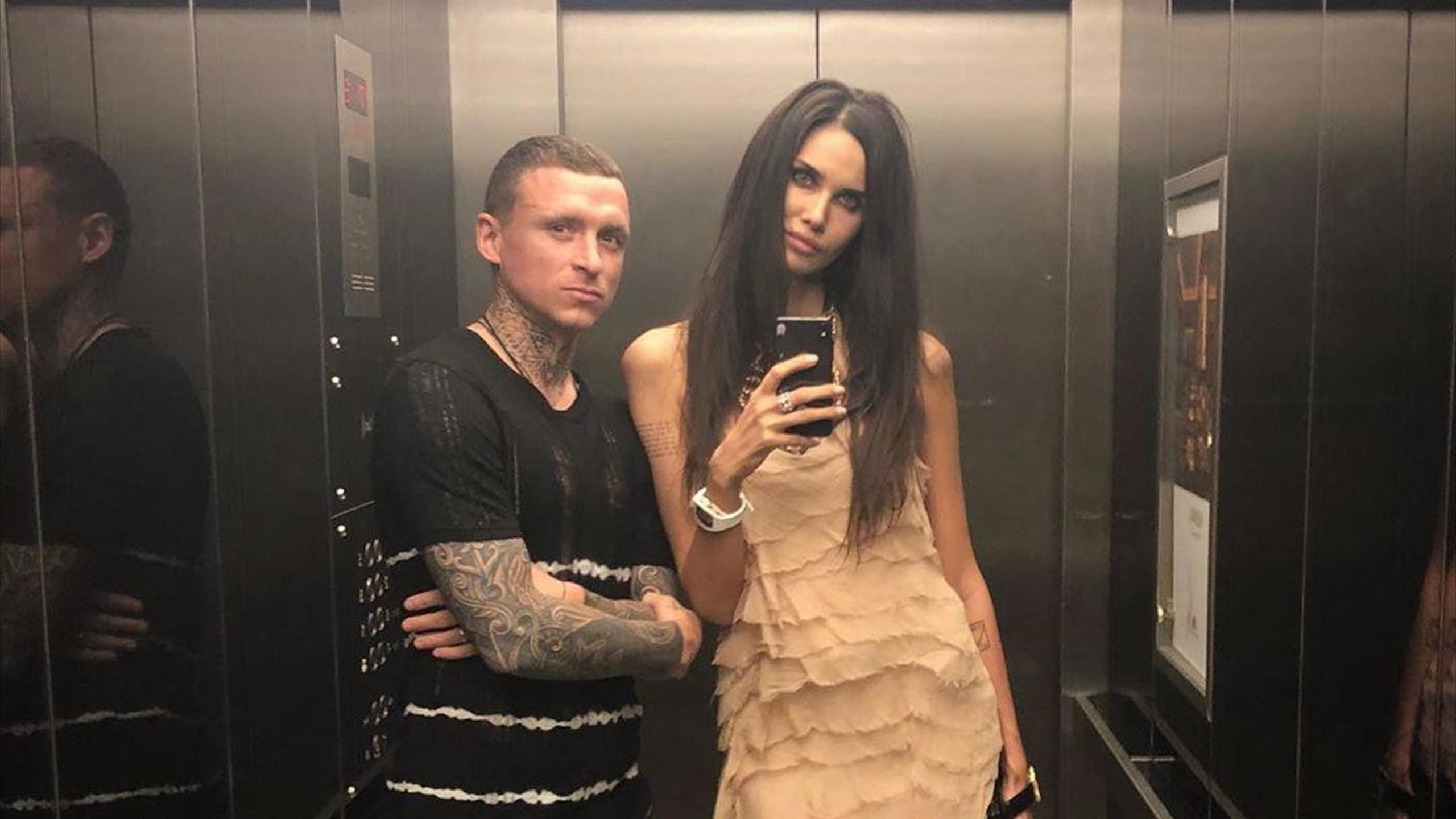 "Подло и низко": Павел Мамаев отобрал у бывшей жены две иномарки
