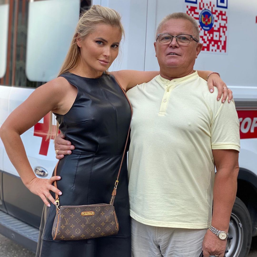 Дана Борисова снова в скандале, на этот раз с родным отцом