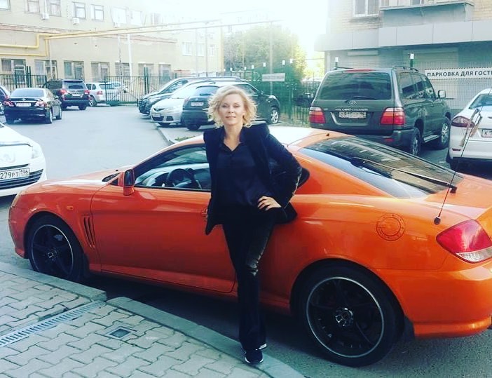 Яна Троянова объявилась после полугодового отсутствия и рассказала, как чуть было не попрощалась с жизнью