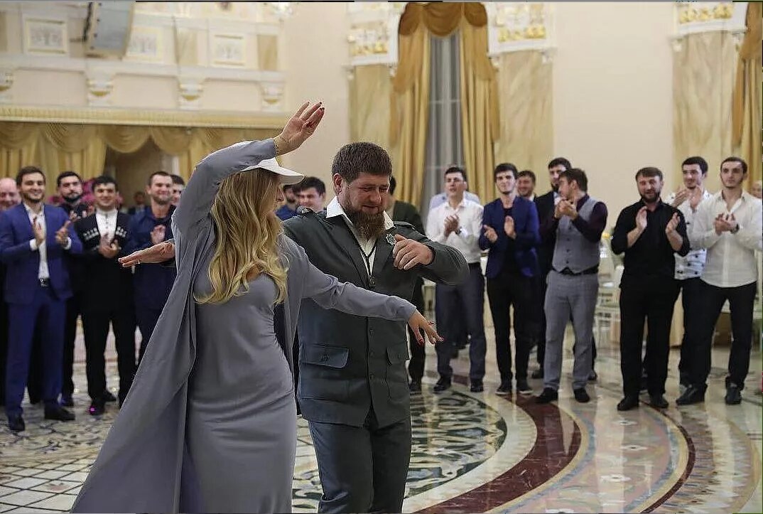 Дочь Дмитрия Пескова выходит замуж за сына чеченского миллиардера