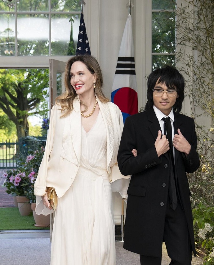 Анджелина Джоли вместе с любимым сыном появилась на мероприятии в Белом доме 