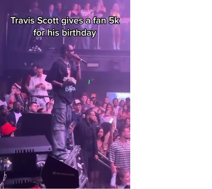 На своем концерте Трэвис Скотт запустил пачкой денег в толпу полуголых девиц