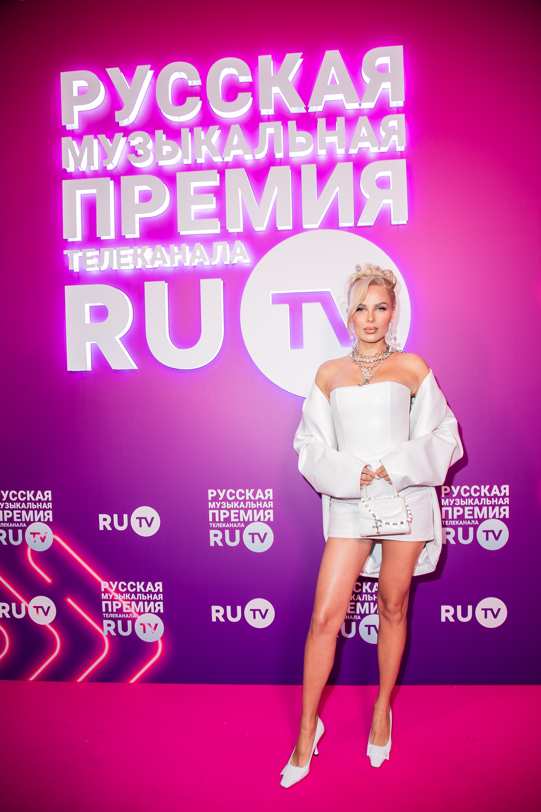 Кто стал «Звездной парой года», а кто «Звездой нового поколения». Какие еще номинации были на XII Русской Музыкальной Премии телеканала RU.TV