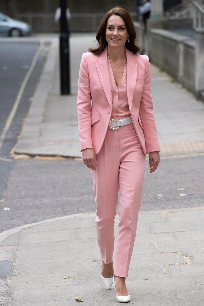 41-летняя Кейт Миддлтон посетила музей в Лондоне в элегантном розовом костюме