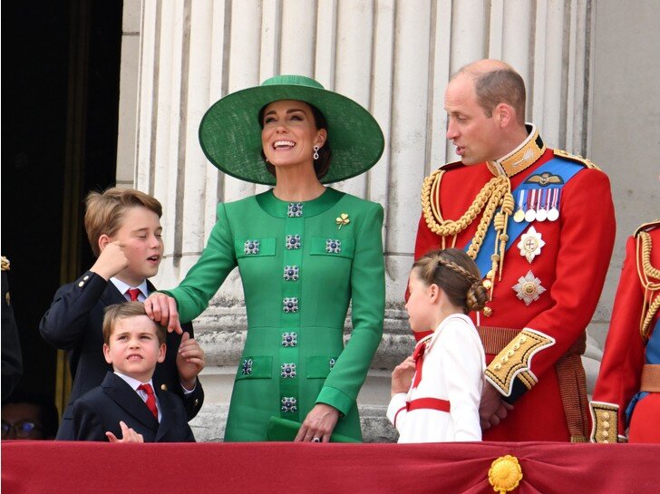 Кейт Миддлтон вновь покорила публику в платье-пальто цвета свежей зелени. ТОП пикантных и провокационных фото Кейт Миддлтон принцессы Уэльской