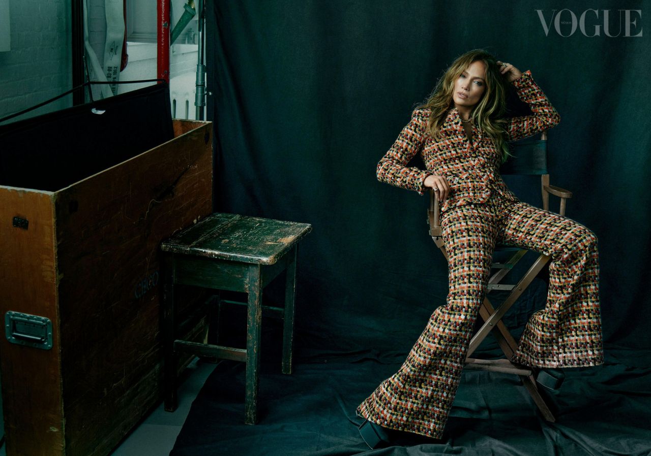 Дженнифер Лопес снялась в стильной фотосессии для Vogue Mexico. Топ знойных образов певицы