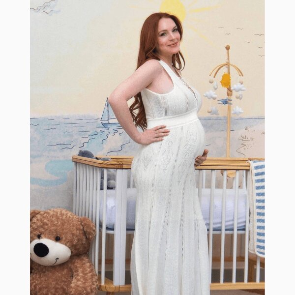 Линдси Лохан впервые стала мамой. ТОП жарких фото Линдси Лохан, которая не любит носить трусики, а позировать голой очень даже