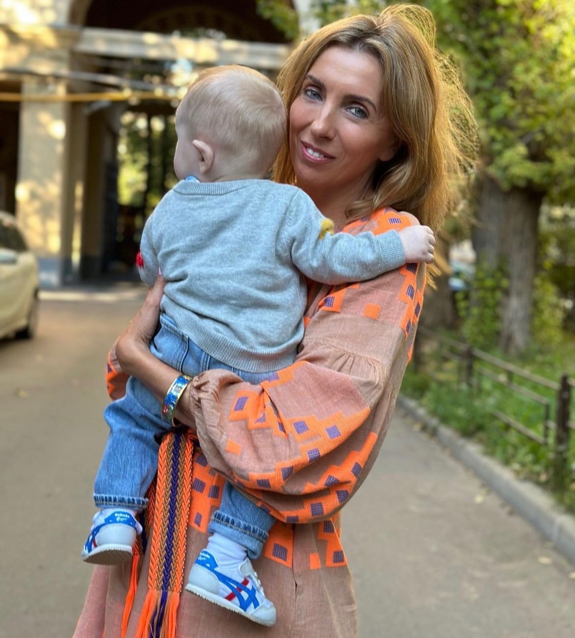 Светлана Бодарчук тайно стала мамой в третий раз. ТОП фото выписки сына Светланы Бондарчук из роддома