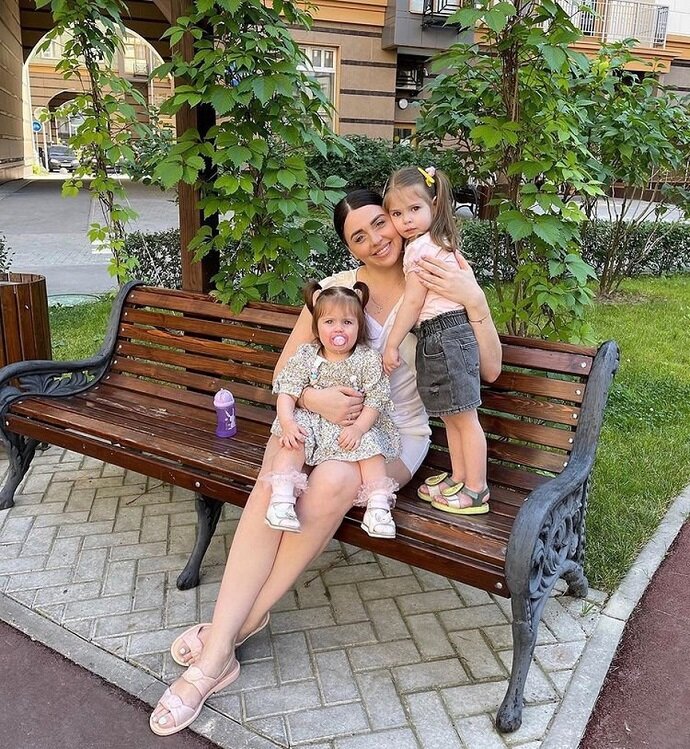 «Водит баб к нам домой»: Рапунцель вместе с детьми не может вернуться домой из-за похождений Дмитренко 
