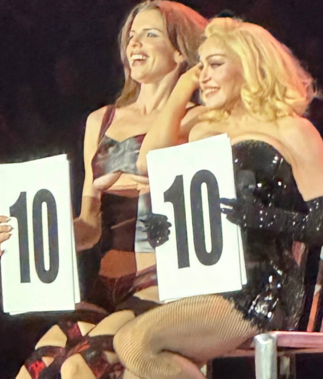 Мадонна устроила на своем шоу настоящую оргию с участием Джулии Фокс. Топ видео с концерта Мадонны в Лондоне