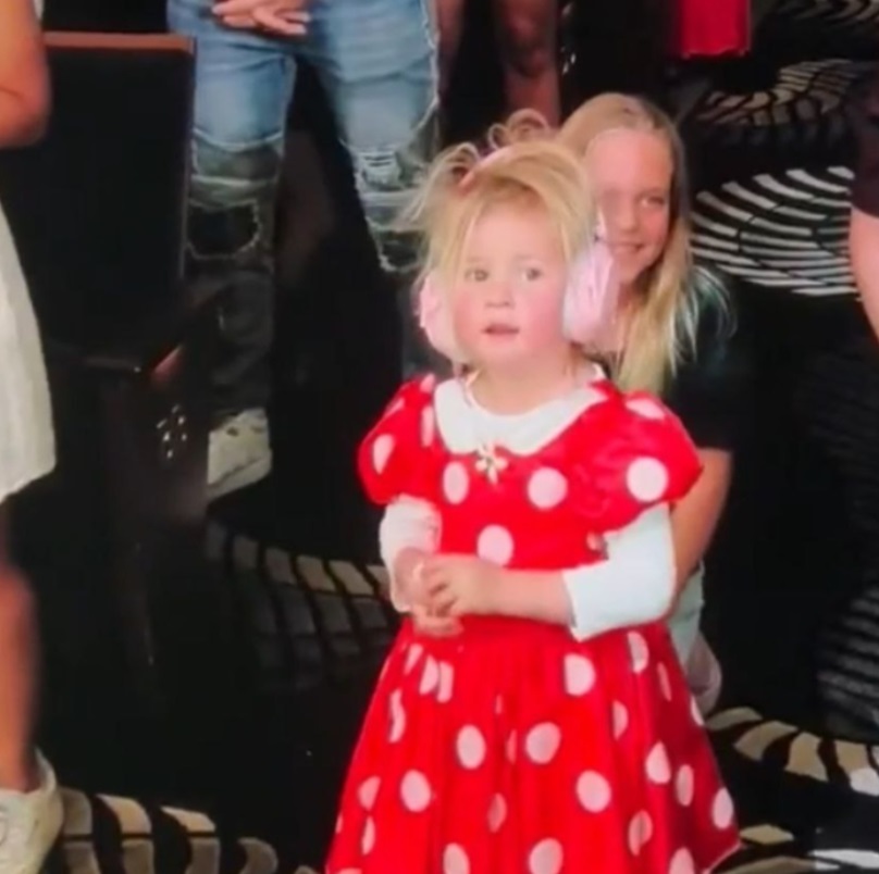 Кэти Перри перестала скрывать лицо 3-летней дочери от Орландо Блума