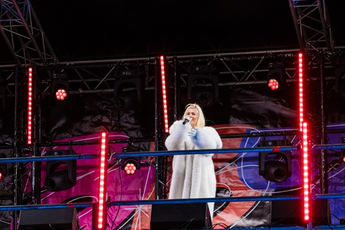Жаркие песни на катке в Лужниках: ST, LYUDMI и Татьяна Лапина растопили лед на фестивале от ЗВУКА