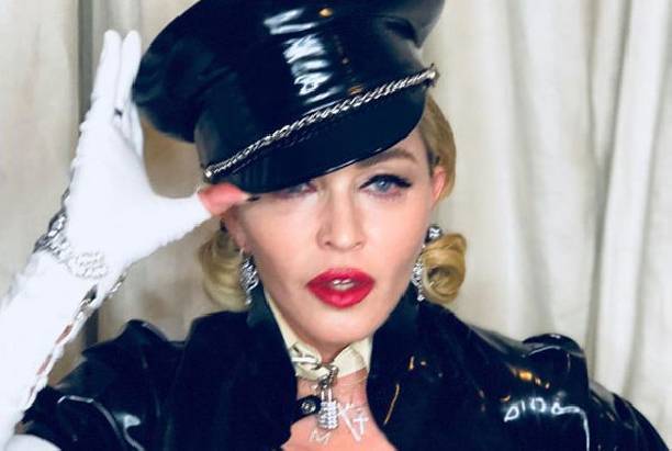 Мадонна показала свои формы в кружевном корсете