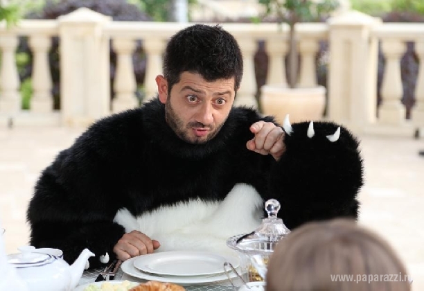 Михаил Галустян снимается в костюме панды