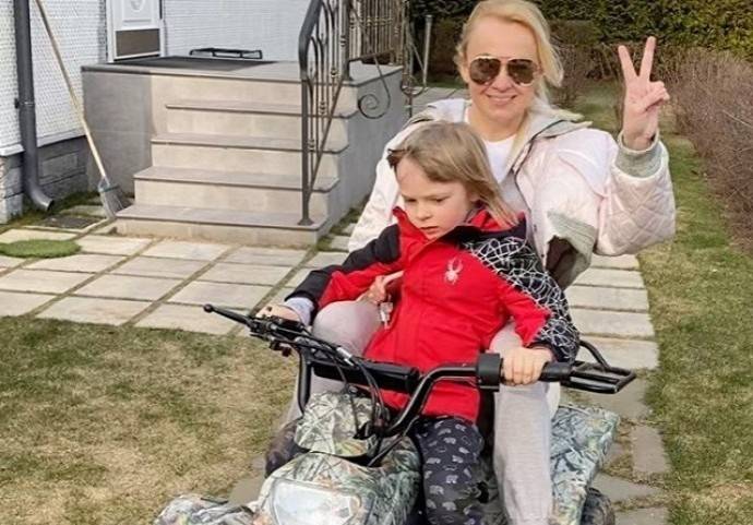 Яна Рудковская не приняла извинений за публикацию о сыне и готовит поправки к закону