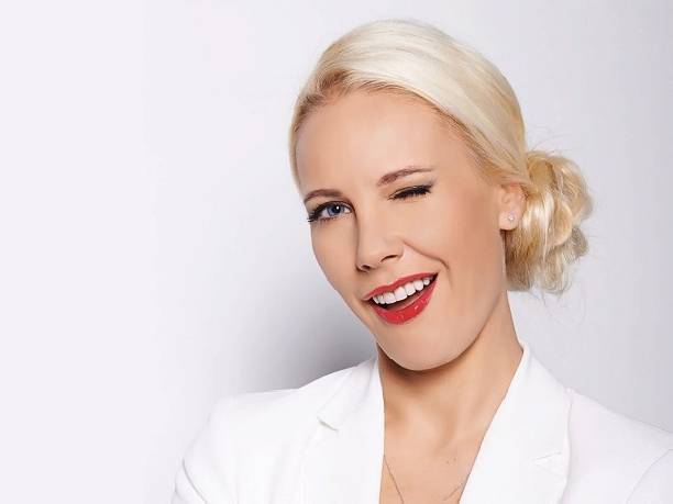 Елена Летучая прошлась по подиуму в кожаном платье без нижнего белья Елена Летучая прошлась по подиуму в кожаном платье без нижнего белья