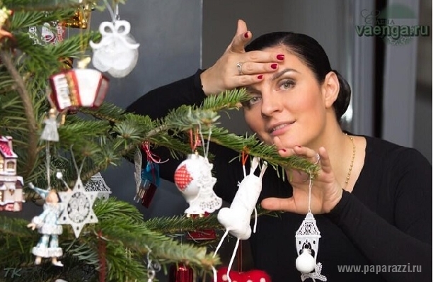 Елена Ваенга удивила своих поклонников фотографией с мужчиной в бане Елена Ваенга удивила своих поклонников фотографией с мужчиной в бане