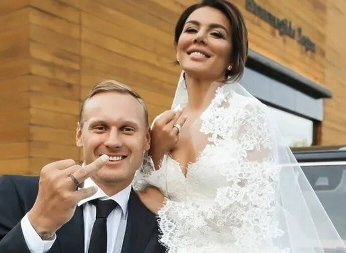 Самая красивая и блестящая: Янис Тимма нежно обратился к Анне Седоковой в день годовщины свадьбы
Самая красивая и блестящая: Янис Тимма нежно обратился к Анне Седоковой в день годовщины свадьбы