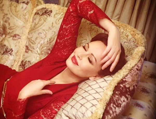 Ирина Безрукова пришла на вечеринку не одна Ирина Безрукова пришла на вечеринку не одна