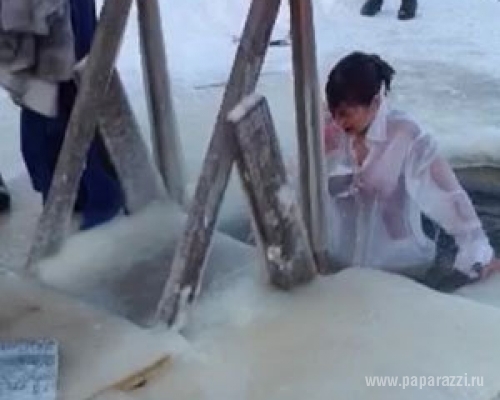 Елена Беркова окунулась в проруби Елена Беркова окунулась в проруби