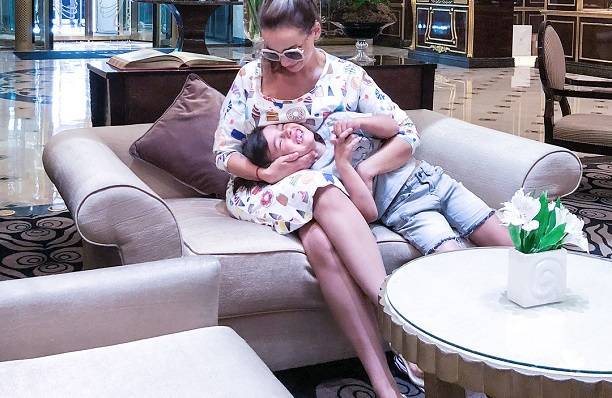 Анфиса Чехова проводит ночи с сыном в элитном отеле