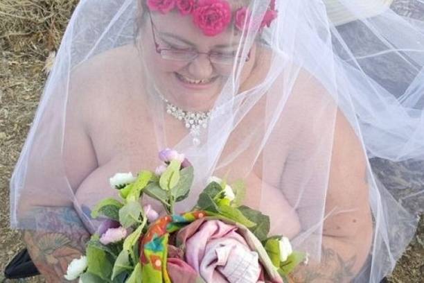 Невеста вестом 165 килограмм вышла замуж голой (фото)