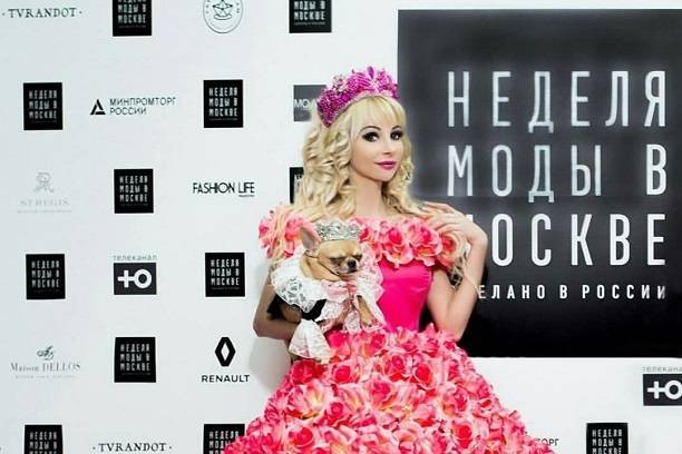 Русская Барби Татьяна Тузова представила на Неделе Моды коллекцию, затронувшую сердца