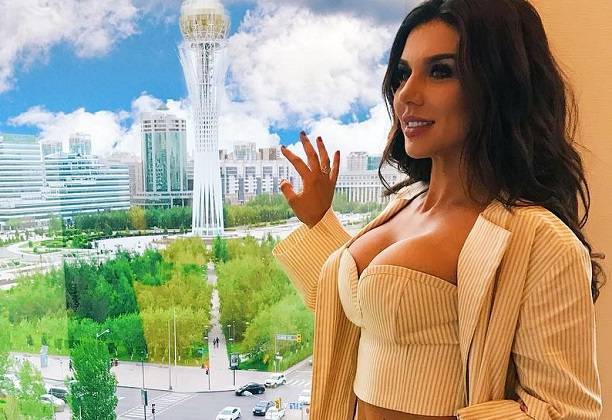 Анна Седокова поделилась снимком, на котором её грудь просто крохотная Анна Седокова поделилась снимком, на котором её грудь просто крохотная