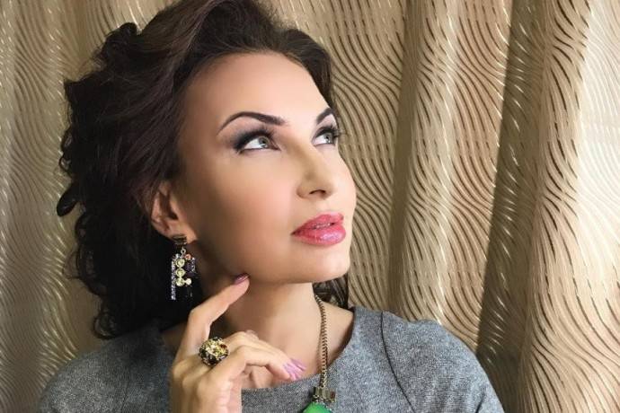 Эвелина Блёданс попросила у 26-летнего сына внуков Эвелина Блёданс попросила у 26-летнего сына внуков