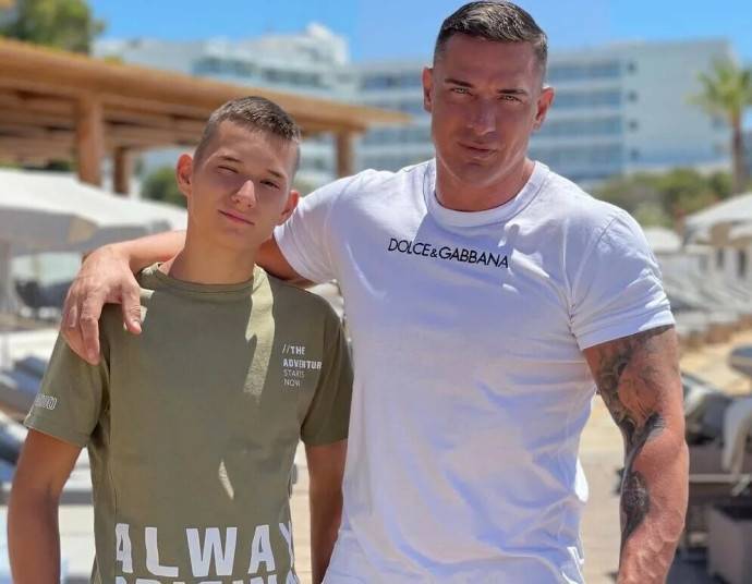 15-летний сын Курбана Омарова провёл ночь с подругой отца, годящейся ему в матери 15-летний сын Курбана Омарова провёл ночь с подругой отца, годящейся ему в матери