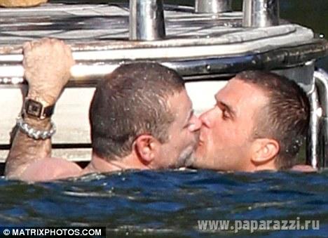 Джордж Майкл изменяет своему бойфренду с другим Джордж Майкл изменяет своему бойфренду с другим