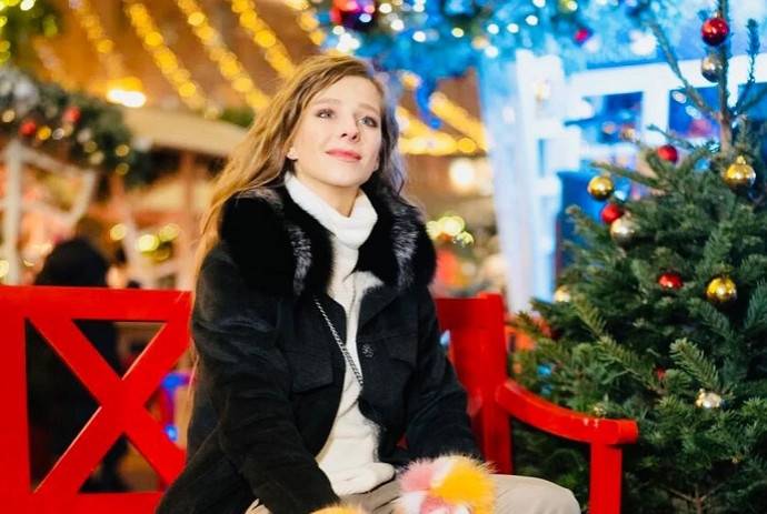 Лиза Арзамасова объяснила причины экстренного перерыва в работе и как это связано с беременностью